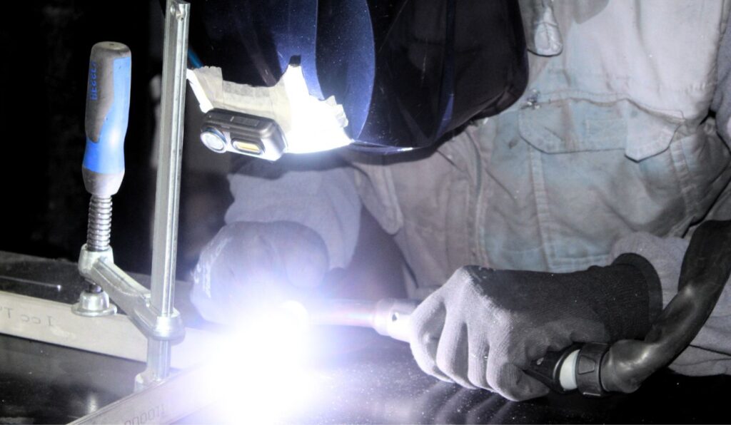 como soldar con argón en taller